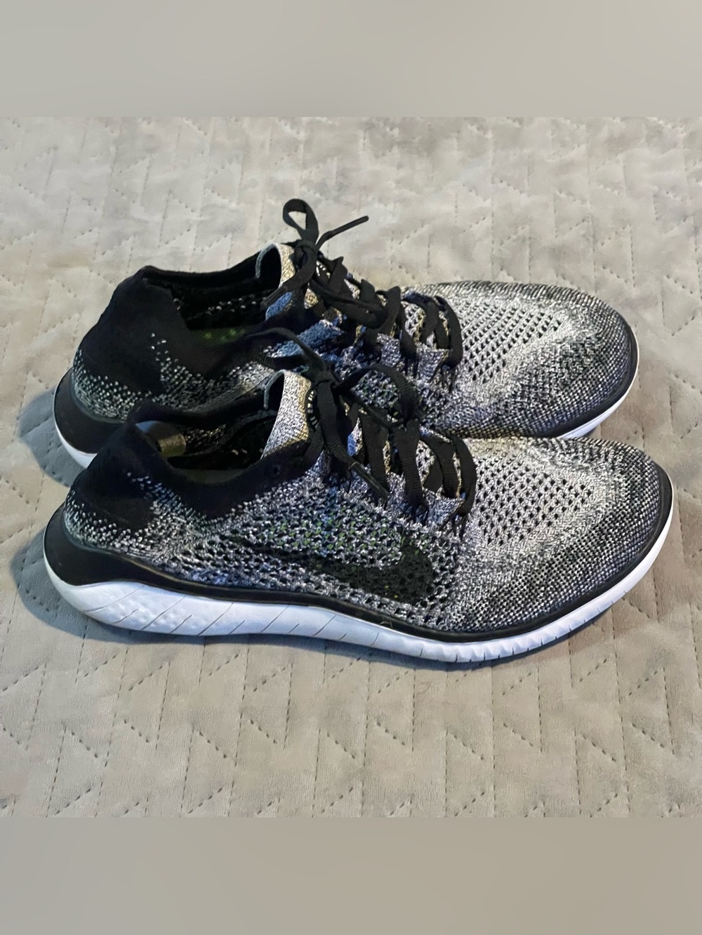 Nike Free RN fly knit running shoes mens 7 womens 8.5 EUC oreo color